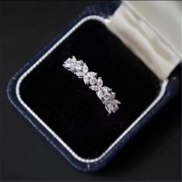 Restock-New 925 Sterling Silver Diamond Flower Ring - Picture 4 of 6